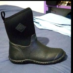 Ladies waterproof and skid free